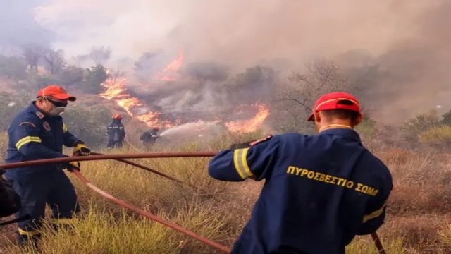 Φωτιά στη Ζάκυνθο – Απειλούνται κατοικίες