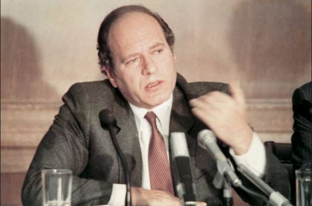 Σαν σήμερα, 05 Αυγούστου 1983: Ο Γεράσιμος Αρσένης αποκαλύπτει την αύξηση του χρέους σε 6,6 δισεκατομμύρια δολάρια