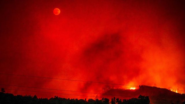 Σε πύρινο κλοιό όλη η χώρα: Καίγεται η Σαμοθράκη και η Πρέβεζα – Συνεχείς αναζωπυρώσεις στην Αρχαία Ολυμπία