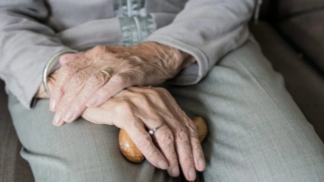 Θρίλερ στην Καβάλα: 51χρονος χτύπησε και τραυμάτισε την μητέρα του