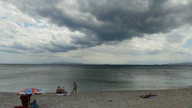 Καιρός σήμερα (5/8): Βροχές και καταιγίδες σε πολλές περιοχές – Επιστρέφουν τα μελτέμια – Η πρόγνωση από Μαρουσάκη και Τσατραφύλλια
