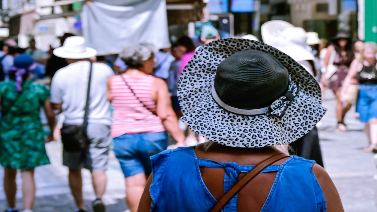 Καιρός σήμερα 28/8: Ζέστη, δυνατοί άνεμοι και υψηλός κίνδυνος για πυρκαγιές – Τι εκτιμούν Αρναούτογλου και Τσατραφύλλιας