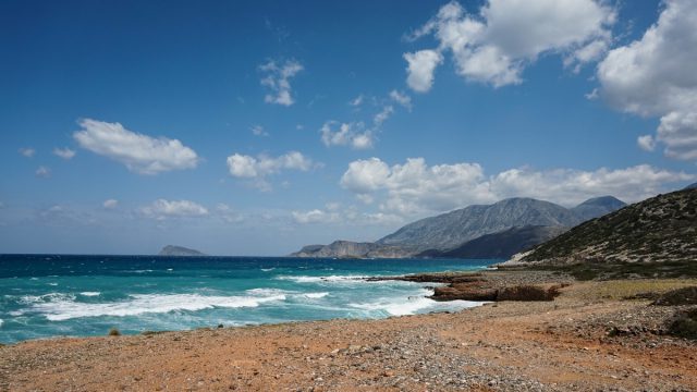 Καιρός σήμερα 13/8: Η εβδομάδα συνεχίζεται με πολύ ισχυρούς ανέμους – Η εκτίμηση Αρναούτογλου και Ρήγου για τον Δεκαπενταύγουστο