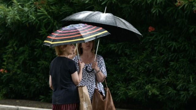 Καιρός σήμερα 4/8: Υποχωρούν τα μελτέμια, αλλά επιμένουν οι βροχές σε πολλές περιοχές – Η πρόγνωση από Τυράσκη και Μαρουσάκη