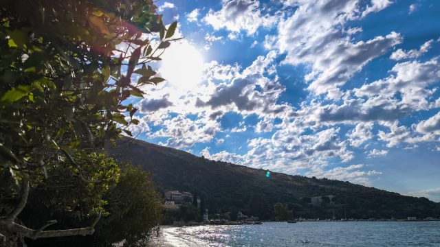 Καιρός σήμερα 20/8: Άνεμοι έως 7 μποφόρ και τοπικές νεφώσεις – Πού θα βρέξει σύμφωνα με Μαρουσάκη και Αρναούτογλου