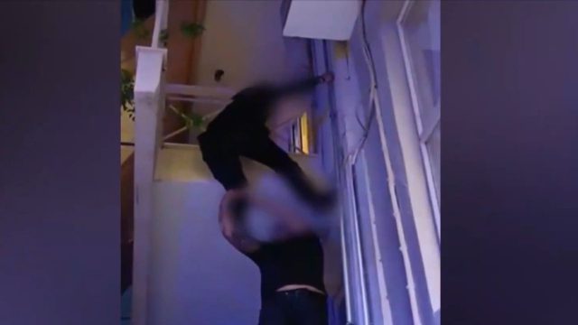 Θρίλερ στα Καμίνια: Αστυνομικοί διέσωσαν 5χρονο αγοράκι από μπαλκόνι – Το είχαν ολομόναχο και κλειδωμένο
