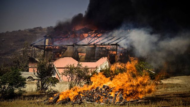 Πύρινος όλεθρος στην Κερατέα: Εξετάζεται βίντεο που δείχνει την έναρξη της φωτιάς – Σπαρακτικά πλάνα από την καταστροφή