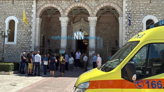 Συγκίνηση στην κηδεία της Αθηνάς Παπαχρήστου στο Μεσολόγγι – Ήχησε η σειρήνα του ασθενοφόρου που δώρισε στο ΕΚΑΒ