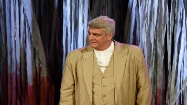 «Ντροπή, την ώρα που πάμε να ερμηνεύσουμε, να μας κράζουν»: Ξέσπασε ο Βλαδίμηρος Κυριακίδης κατά τη διάρκεια της παράστασης