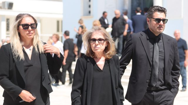 «Αν είχα γλιστρήσει τότε…»: Η συγκινητική φωτογραφία γεμάτη χιούμορ του Λάμπρου Κωνσταντάρα με τον πατέρα του
