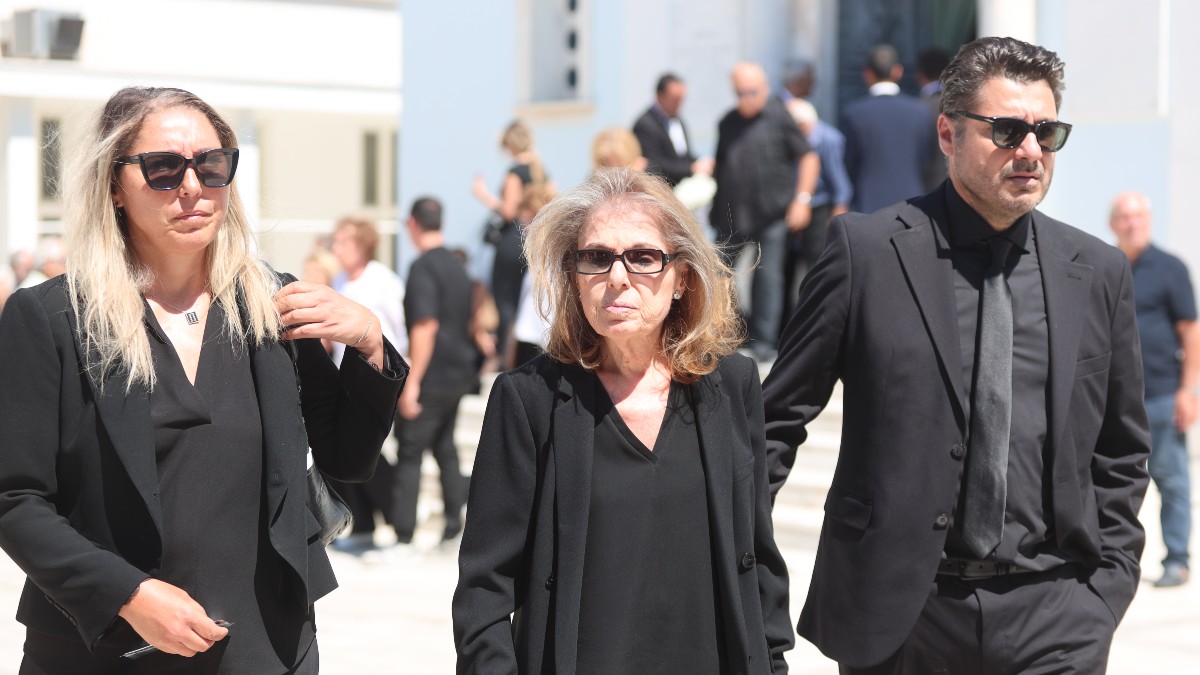 «Αν είχα γλιστρήσει τότε…»: Η συγκινητική φωτογραφία γεμάτη χιούμορ του Λάμπρου Κωνσταντάρα με τον πατέρα του