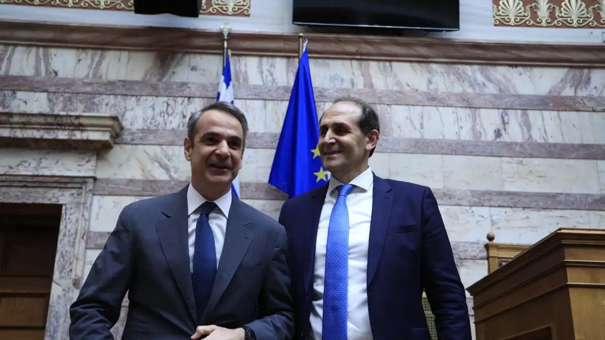 «Θα τον θυμόμαστε ως έναν γλυκό και καλό άνθρωπο»: Ο Κυριάκος Μητσοτάκης «αποχαιρετά» τον Απόστολο Βεσυρόπουλο