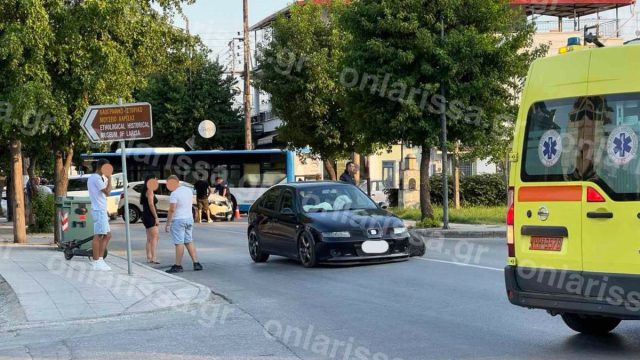 Τροχαίο με δύο τραυματίες στη Λάρισα: Άμεση διακομιδή μητέρας και παιδιού στο νοσοκομείο