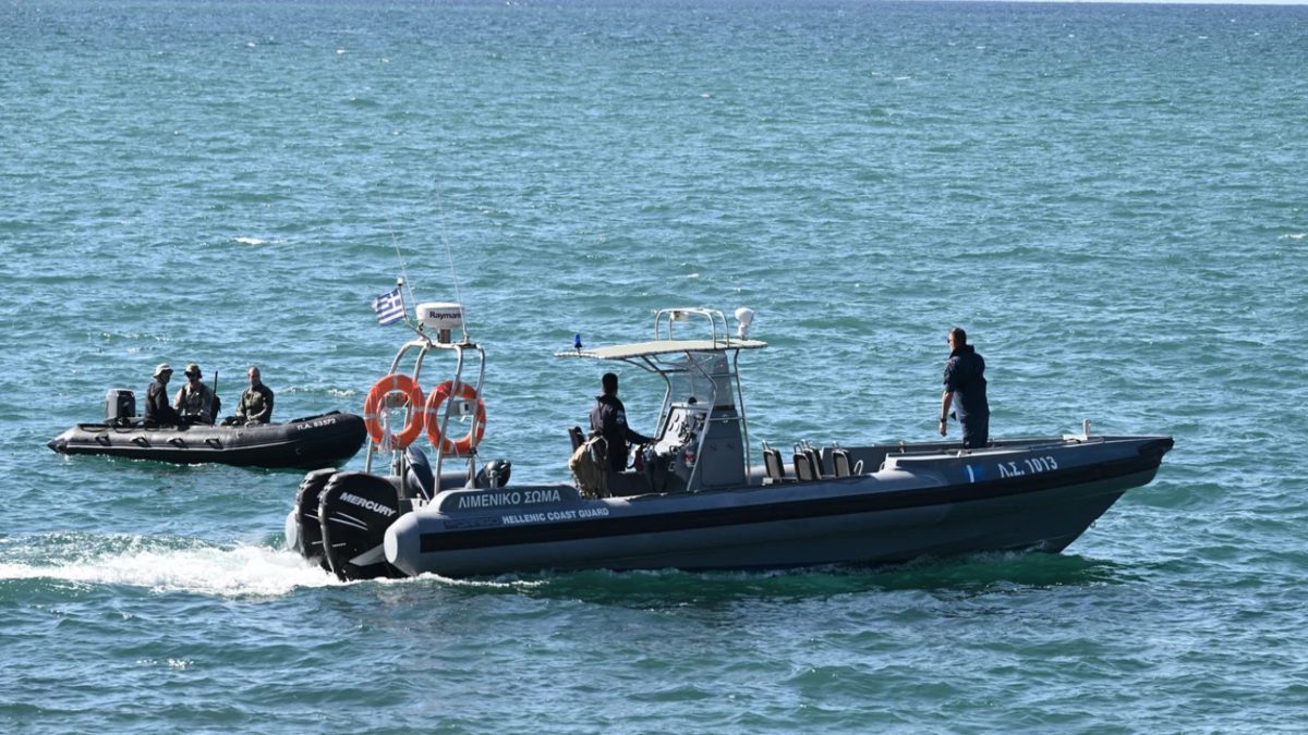 Συναγερμός στο Λιμενικό: Κρατούμενος έπεσε στη θάλασσα μεταξύ Χίου και Λέσβου – Πραγματοποιούνται έρευνες για τον εντοπισμό του