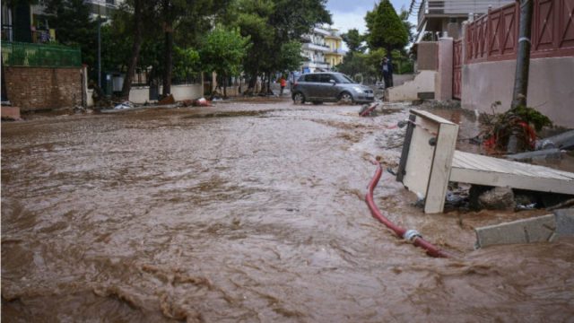 Μάνδρα: Ομόφωνα αθώοι η πρώην δήμαρχος και δύο ακόμα κατηγορούμενοι