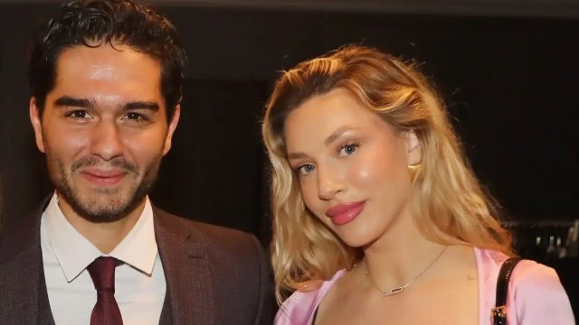 Πιο ερωτευμένοι από ποτέ Γαρυφαλλιά Καληφώνη και Χρήστος Μάστορας: Το παθιασμένο φιλί με φόντο το ηλιοβασίλεμα