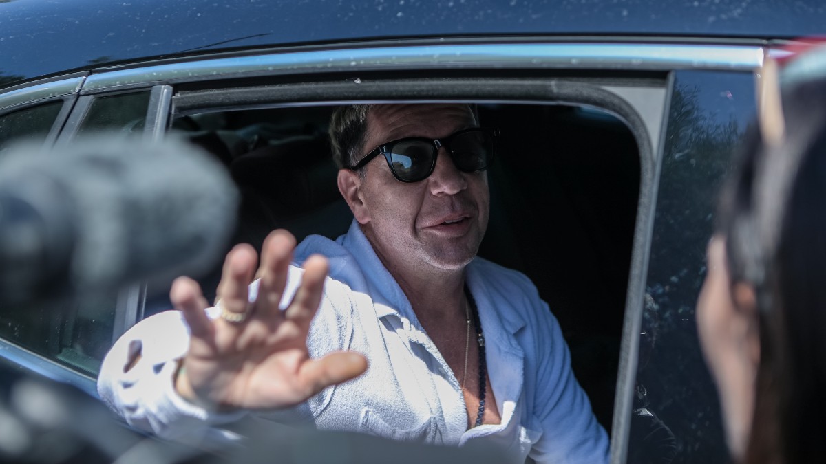 «Είναι καλά και στο σπίτι του, προσπαθεί να μείνει ψύχραιμος»: Το πρώτο 24ωρο του Γιώργου Μαζωνάκη μετά το εξιτήριο
