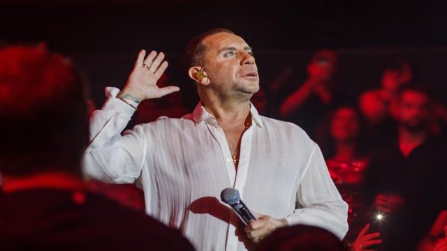 «Δεν αντέχω άλλο, θέλω να μιλήσω για τον χαρακτήρα του Γιώργου Μαζωνάκη»: Κύμα συμπαράστασης στον τραγουδιστή