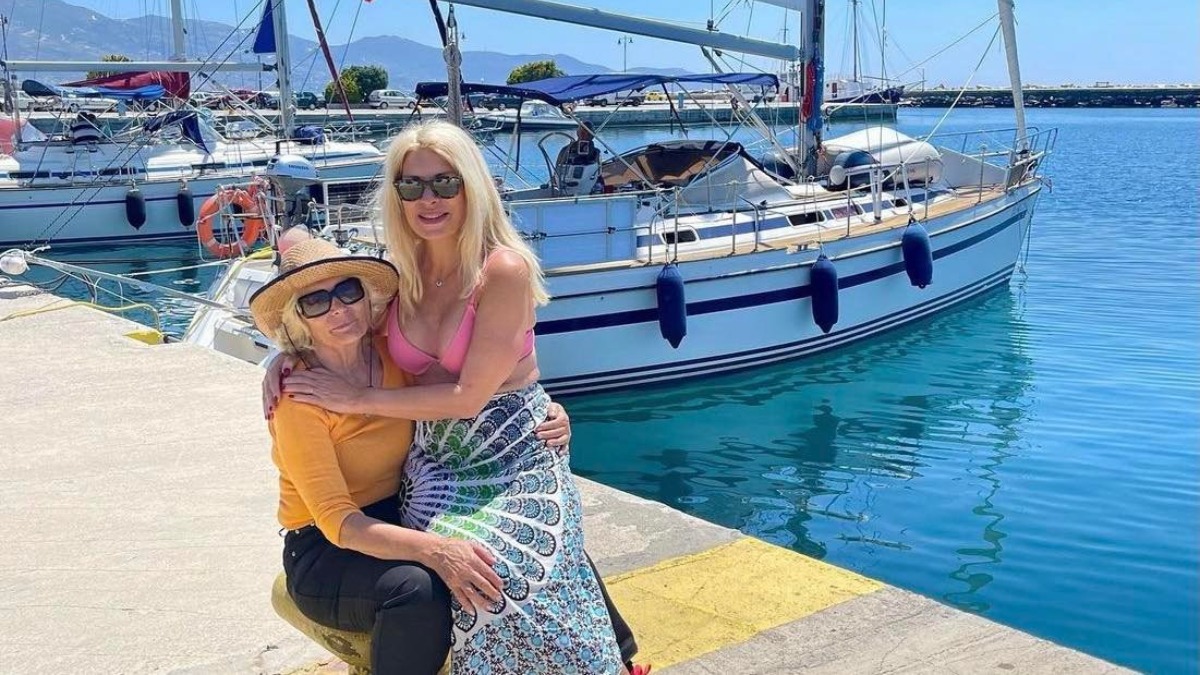 Ελένη Μενεγάκη: Έτσι είναι μέσα το αρχοντικό σπίτι της μητέρας της, Ζέτας Μισόκαλου, στην Κάρυστο