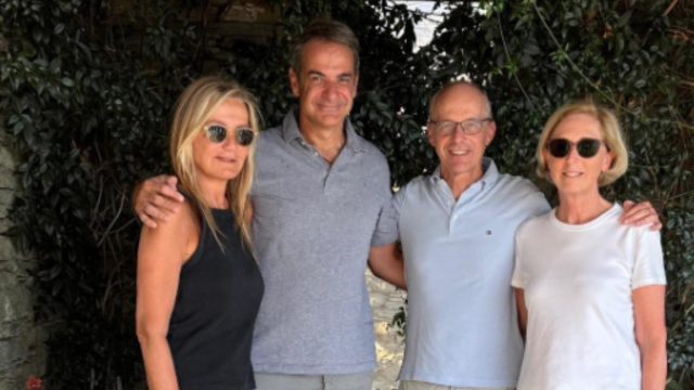 Ο Κυριάκος Μητσοτάκης φιλοξένησε τον πρωθυπουργό του Λουξεμβούργου – Η θερμή υποδοχή στην Τήνο