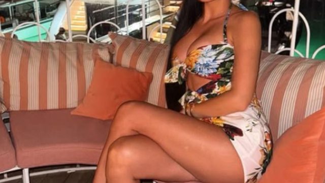 Αποκαλυπτική εμφάνιση από σύζυγο παίκτη της ΑΕΚ και ΦΩΤΟ-πρόκληση με μαγιό!