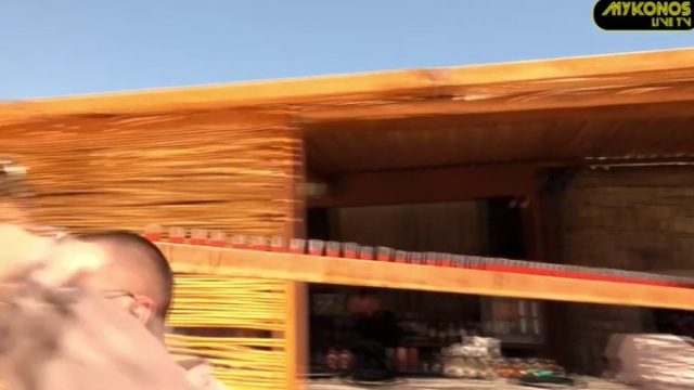 Φοιτήτριες «ξεσαλώνουν» on camera στη Μύκονο μετά από ένα σφηνάκι! (ΒΙΝΤΕΟ)