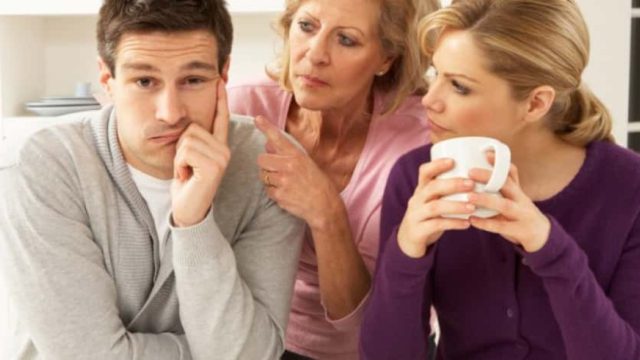 Η σχέση πεθεράς-νύφης: Tips για να διαχειριστείτε το δέσιμο με τον γιο της