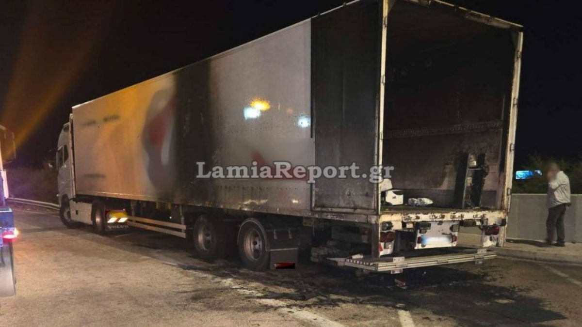 Φθιώτιδα: Νταλίκα «τυλίχθηκε» στις φλόγες στην Εθνική Οδός Λαμίας – Ο οδηγός είναι καλά στην υγεία του
