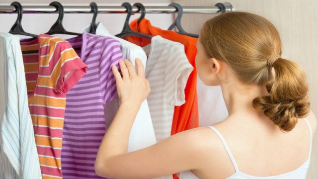 4 κόλπα για να κάνεις τα ρούχα και την ντουλάπα σου να έχουν άρωμα φρεσκάδας