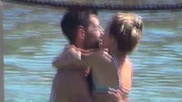Ασυγκράτητος μέσα στη θάλασσα στη Μύκονο ο Τζόκοβιτς με τη σύζυγό του (ΒΙΝΤΕΟ)