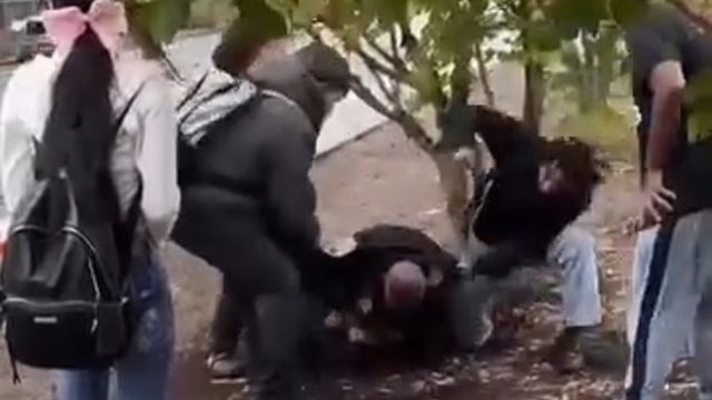 «Πίστευα ότι θα πεθάνω»: Θρίλερ με πατέρα που προσπάθησε να στραγγαλίσει την έφηβη κόρη του