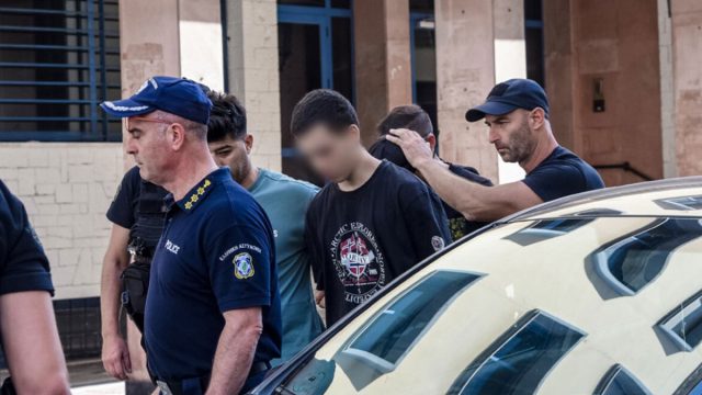 «Πίναμε μπύρες, κάναμε χασίς και είπαμε να βάλουμε φωτιά»: Τρομάζει η ομολογία του 19χρονου για τις πυρκαγιές στην Πάτρα
