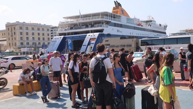 Τρεχάματα για εκατοντάδες επιβάτες στο λιμάνι του Πειραιά: Πλοίο υπέστη μηχανική βλάβη λίγο πριν αναχωρήσει