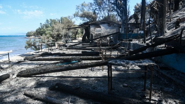 Οι οδηγίες του Υπουργείου Υγείας μετά τις πυρκαγιές: Προστασία από ρύπους, επικίνδυνα υλικά και ακατάλληλο νερό