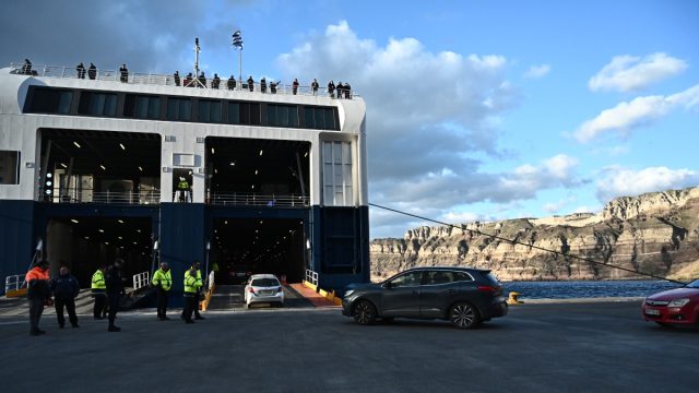 Απαγόρευση απόπλου για πλοίο στο λιμάνι του Πειραιά λόγω δυσλειτουργίας του συστήματος ελέγχου καυσαερίων