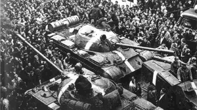 Σαν σήμερα, 20 Αυγούστου 1968: 650.000 στρατιώτες του Συμφώνου της Βαρσοβίας εισβάλουν στην Τσεχοσλοβακία και τερματίζουν την «Άνοιξη της Πράγας»