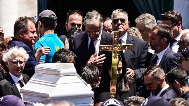 «Η πιο αφύσικη στιγμή είναι να αποχαιρετάς κάποιον που είναι το ίδιο σου το παιδί»: Το μήνυμα του Αντώνη Σαμαρά μετά την κηδεία που ραγίζει καρδιές