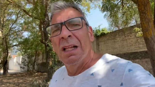 «Βυθισμένος» στη θλίψη ο Γιάννης Σερβετάς: Η απώλεια που πενθεί ο παρουσιαστής