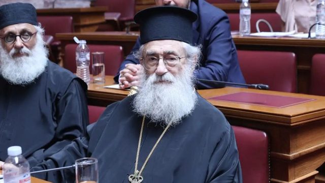 «Είμαστε ελεύθεροι πολιορκημένοι»: Εξελίξεις στη Μονή Αγίας Αικατερίνης Σινά – Άνοιξαν οι πύλες, μπήκε ο Έλληνας πρέσβης