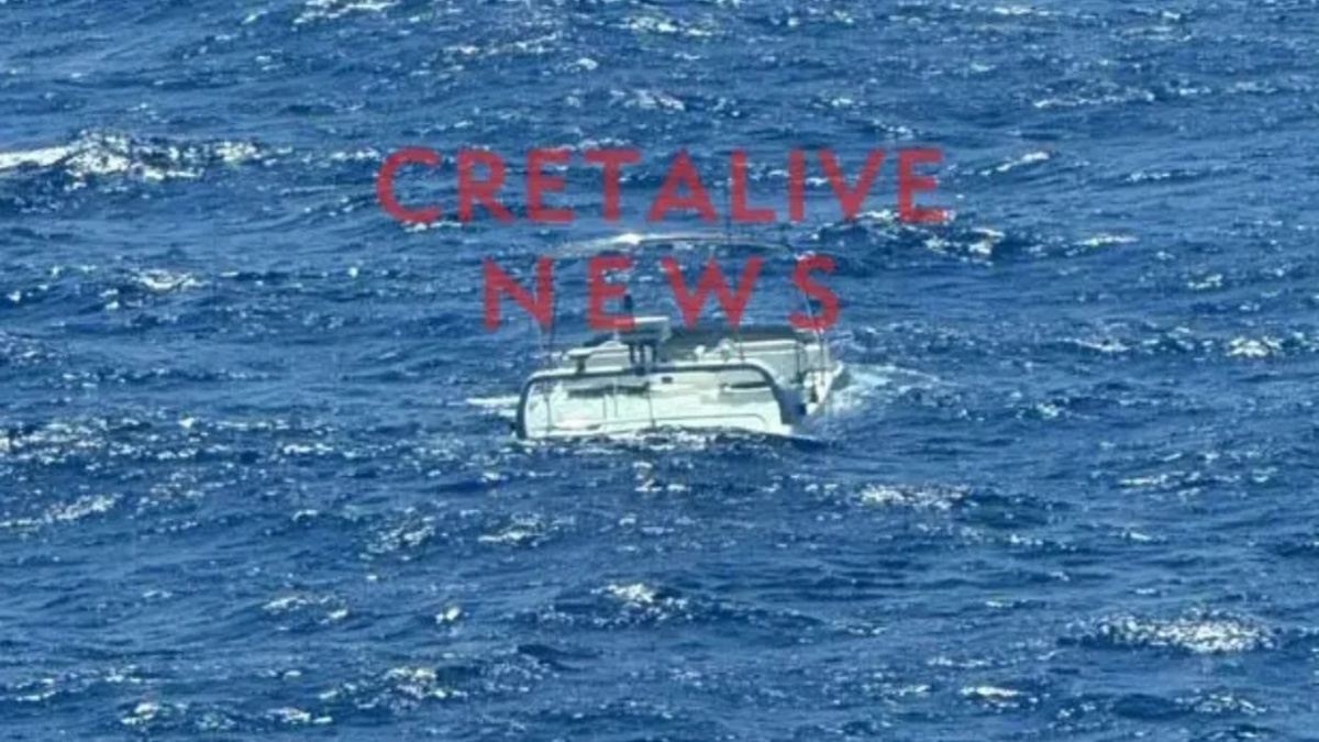 Λαχτάρα για γνωστό ποινικολόγο: Βυθίστηκε το σκάφος του στη Σαντορίνη – Τραυματίστηκε η σύζυγός του