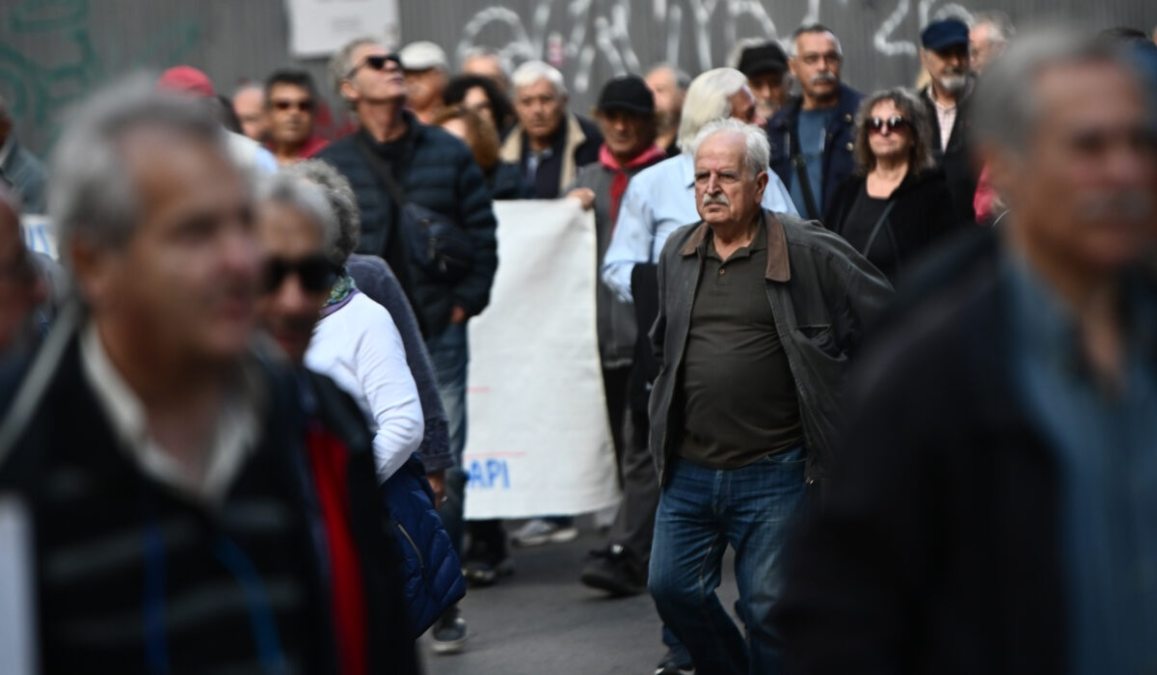 Συντάξεις: Τέσσερις μεγάλες ανατροπές το 2026 με στόχο την ελάφρυνση των συνταξιούχων