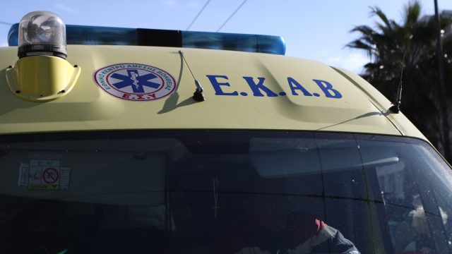 Θανατηφόρο τροχαίο στην Κερατέα: Πυροσβεστικό συγκρούστηκε με ΙΧ – Νεκρή μια 61χρονη