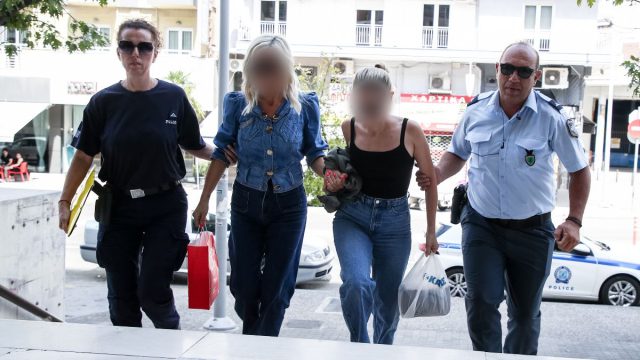 «Δεν θυμάμαι τίποτα, μόνο τα αίματα στο πρόσωπό μου»: Όσα υποστηρίζει η 45χρονη οδηγός της Porsche για το τροχαίο στη Θέρμη