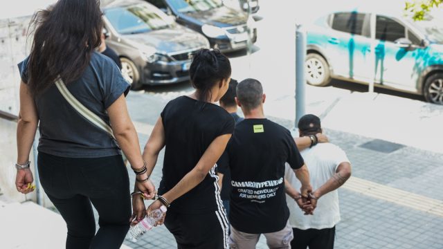 Θεσσαλονίκη: Προθεσμία για να απολογηθούν πήραν μητέρα και πατριός που βίαζαν τη 10χρονη κόρη της γυναίκας