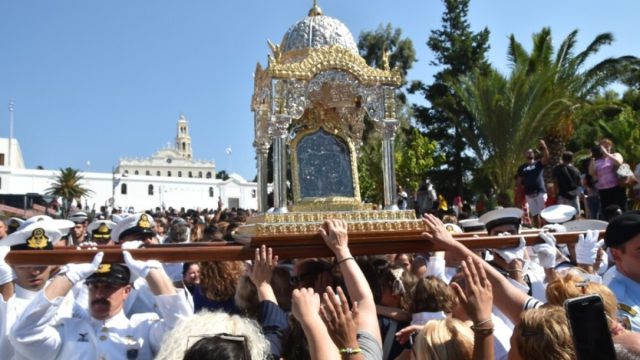 Τήνος: Πώς βρέθηκε η εικόνα της Παναγίας – Ο λόγος που γιορτάζεται ιδιαίτερα ο Δεκαπενταύγουστος στο νησί