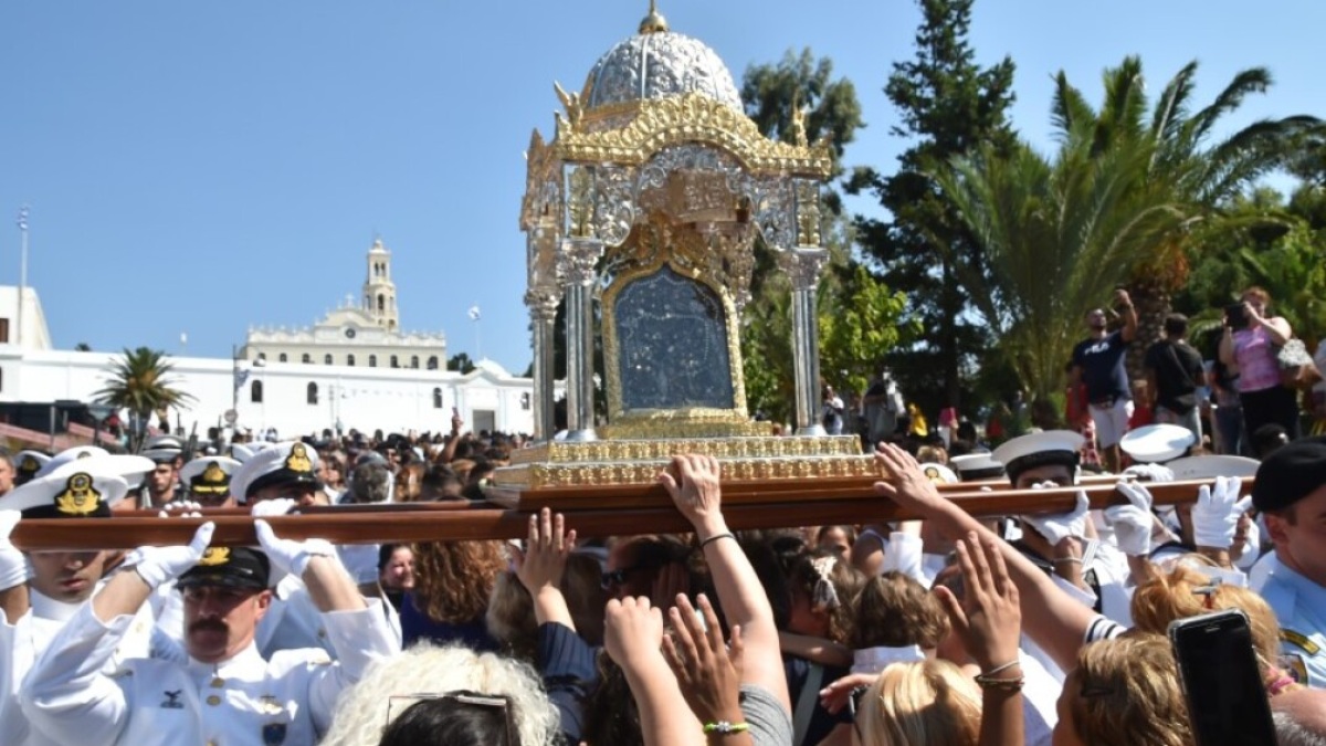 Τήνος: Πώς βρέθηκε η εικόνα της Παναγίας – Ο λόγος που γιορτάζεται ιδιαίτερα ο Δεκαπενταύγουστος στο νησί
