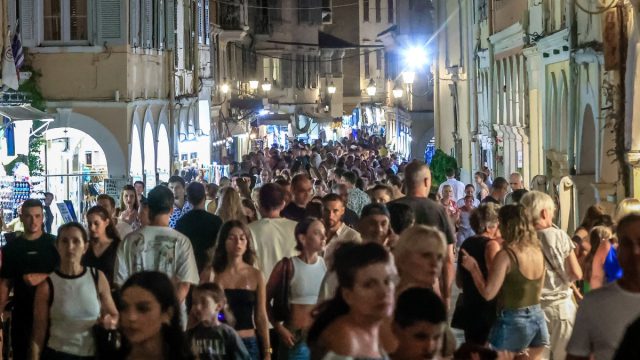 Ελληνικός τουρισμός 2025: Νέο ρεκόρ με στροφή στην ποιότητα – Ποιες χώρες αφήνουν τα περισσότερα χρήματα