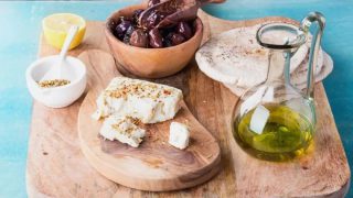 Ρεκόρ εξαγωγών ελληνικών τροφίμων και ποτών: Φέτα, γιαούρτι, ελαιόλαδο και φρούτα πρωταγωνιστούν