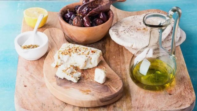 Ρεκόρ εξαγωγών ελληνικών τροφίμων και ποτών: Φέτα, γιαούρτι, ελαιόλαδο και φρούτα πρωταγωνιστούν
