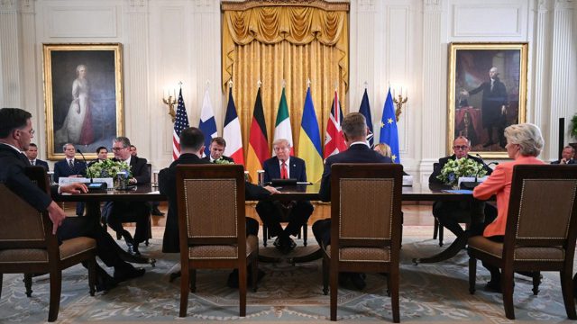 Πρώτα… οι εχθροί και ύστερα ο διαμεσολαβητής: Τα αποτελέσματα των συναντήσεων στον Λευκό Οίκο και η νέα πρωτοβουλία Τραμπ
